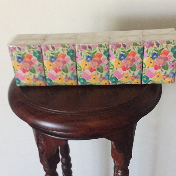 Tissue or napkin for your purse. - Picture 3 of 4